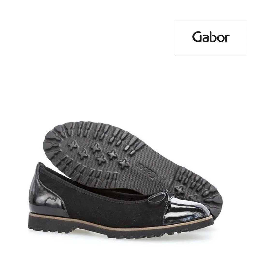 G04.100 - BLACK PATENT SUEDE