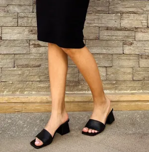 Minimal Squared Black Heels