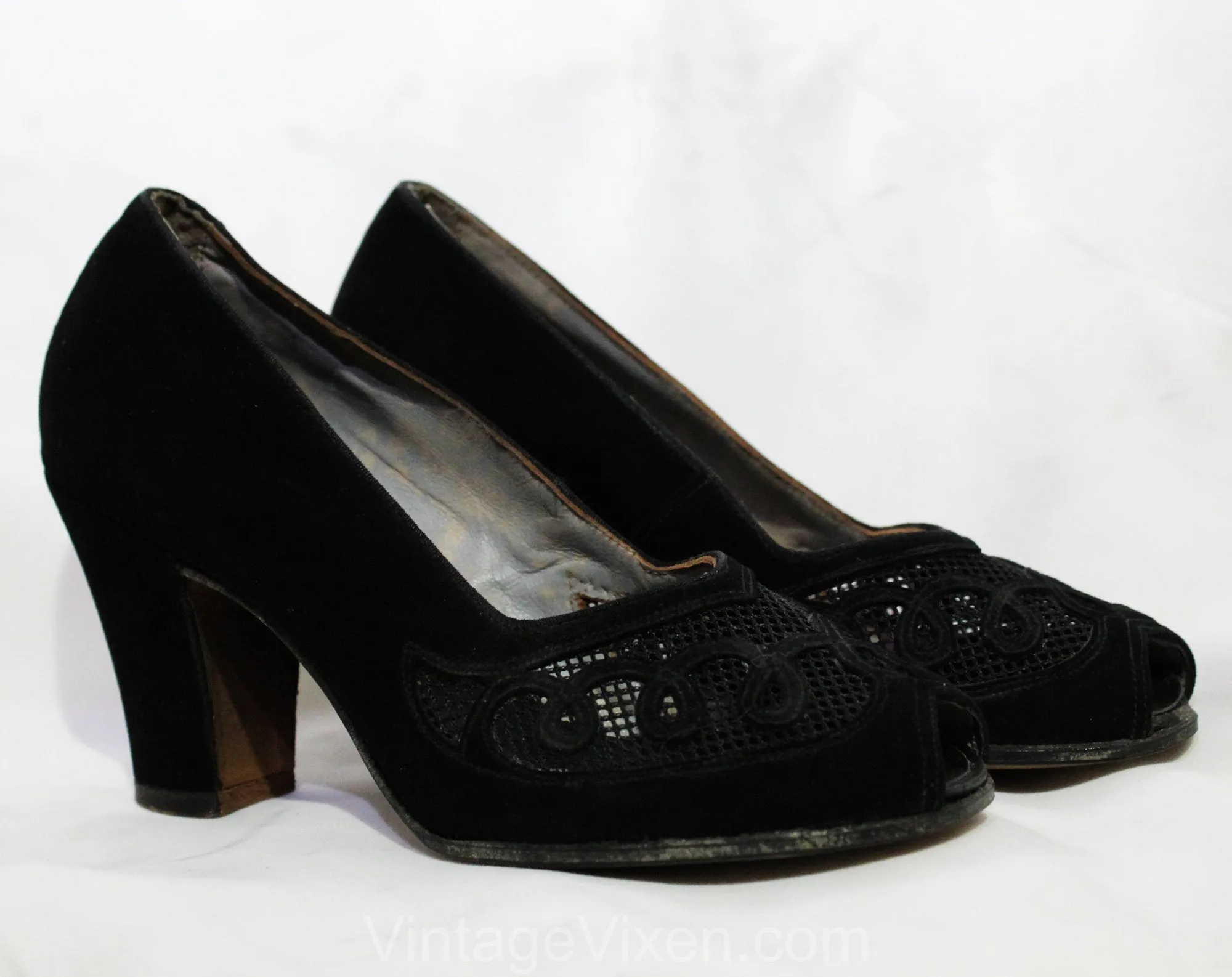 Size 4.5 Black 40s Shoes - Unworn 1940s Suede Heels with Curlique Appliques - 4 1/2 Small Sized Open Toe Pumps - Post WWII Era NOS Deadstock