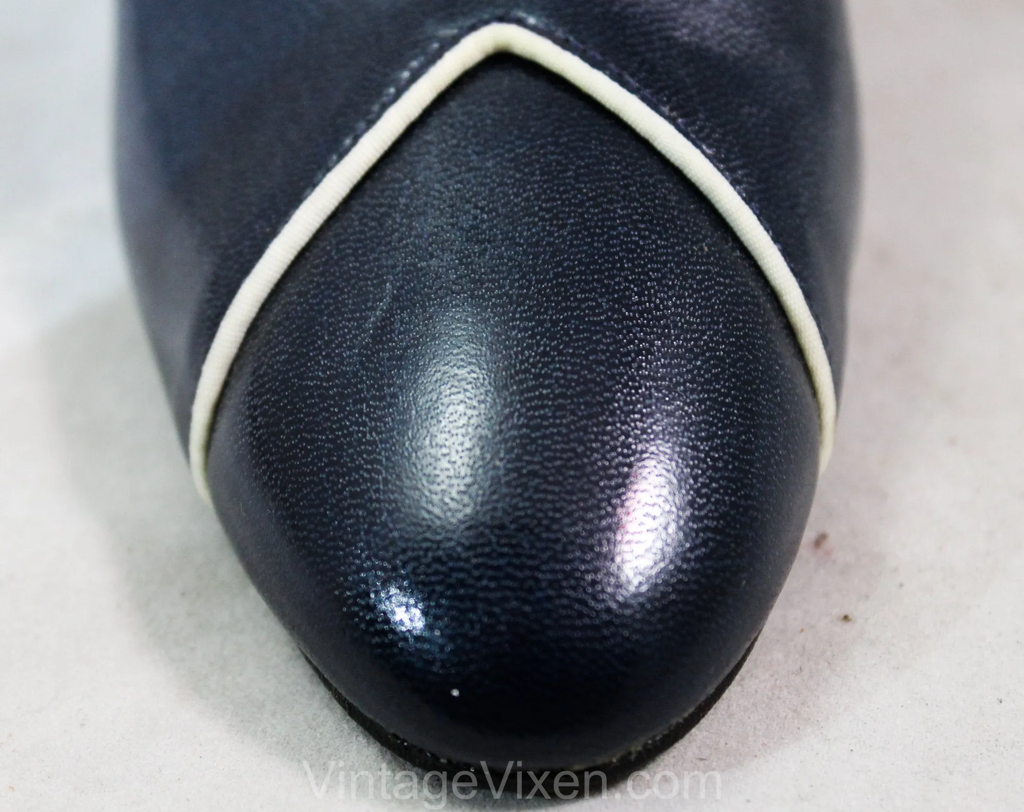 Size 8.5 Navy Shoes - As Is Classic 1980s Dark Blue Slingback Heels - Retro 80s NOS Deadstock - Two Tone Toe Caps - 8 1/2 W Wide Width