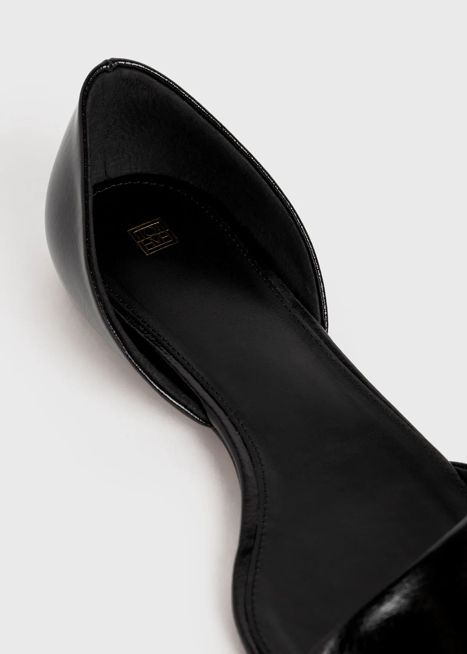 The Asymmetric D'Orsay Flat black