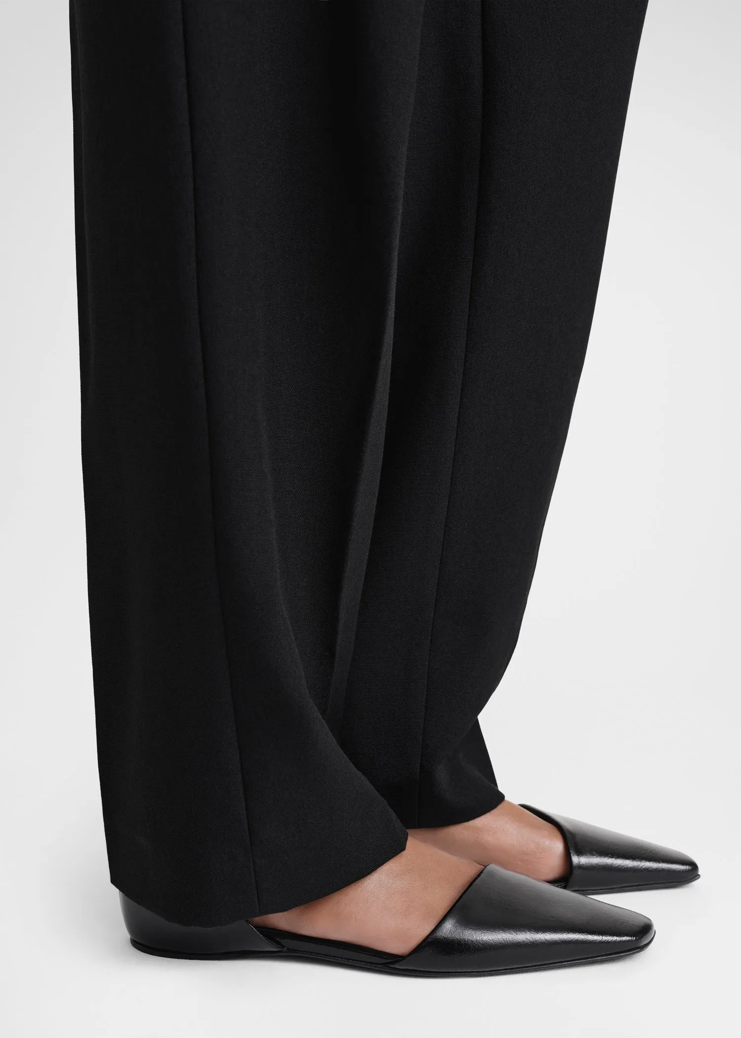 The Asymmetric D'Orsay Flat black