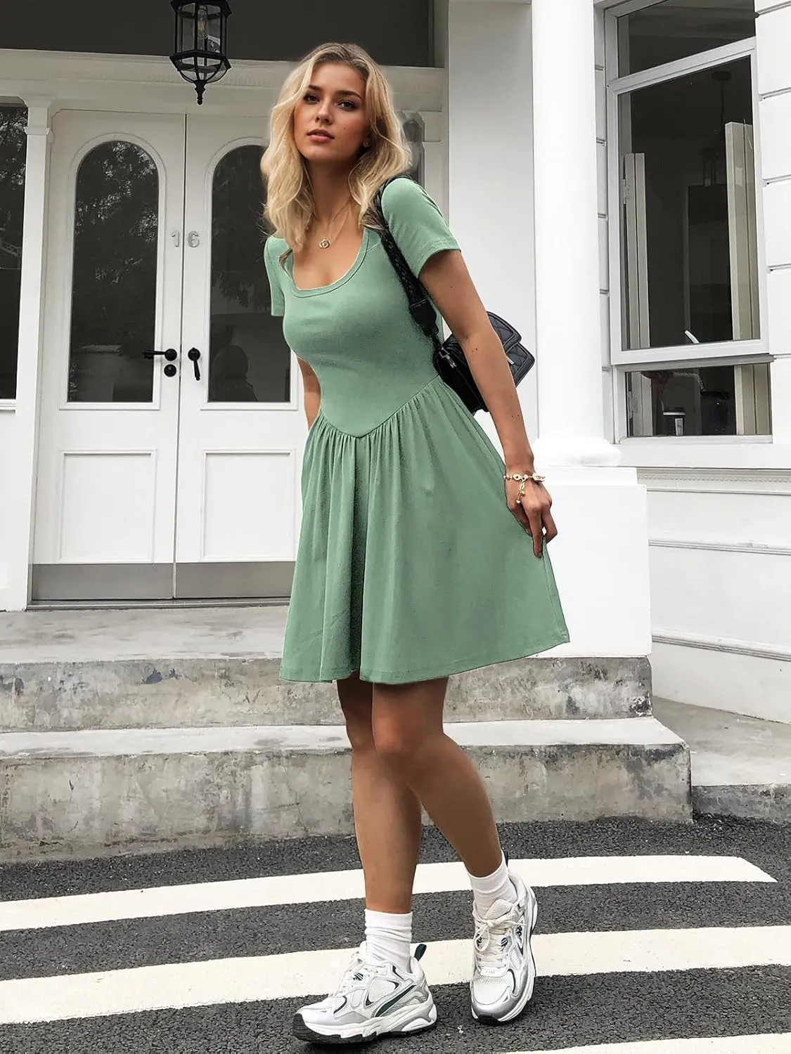 Women's Summer Casual Short Sleeve Mini Dress Square Neck A Line Pleated Swing Dresses Basic Short Dress with Pockets